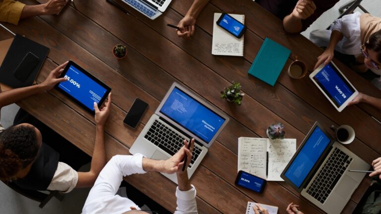 Lire la suite à propos de l’article Micro-Entreprise ou EURL : Naviguer dans le Choix de Structure Juridique